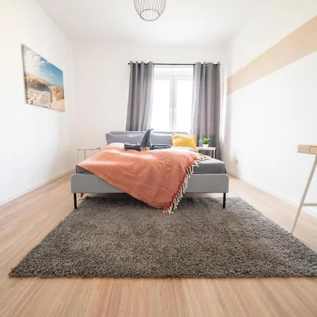 Fullhouse - - R85 - Parking - 3 Beds - Nespresso Apartment Zwickau