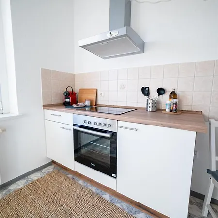 Fullhouse - - R85 - Parking - 3 Beds - Nespresso Apartment *