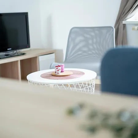 Fullhouse - - R85 - Parking - 3 Beds - Nespresso Apartment